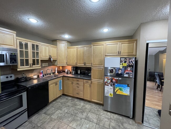 Building Photo - 5864 Red Cherry Ln