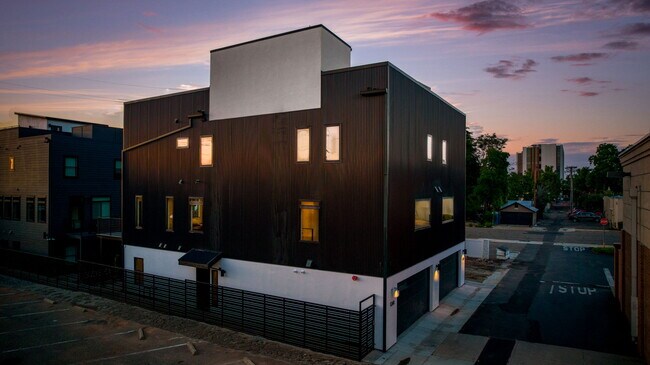 Building Photo - 1268 Oregon St