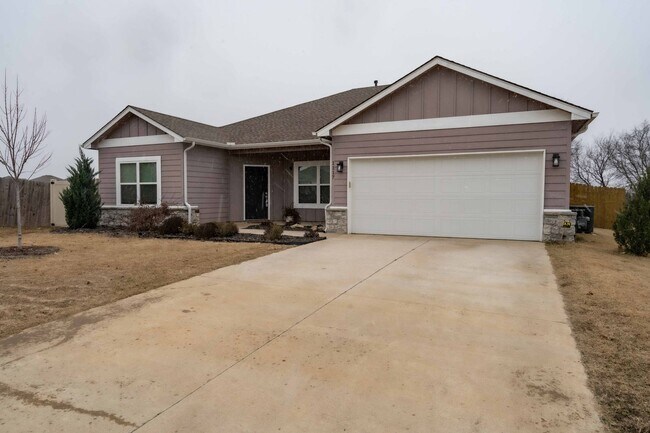 Foto del edificio - 4 Bed / 2 Bath in Broken Arrow!