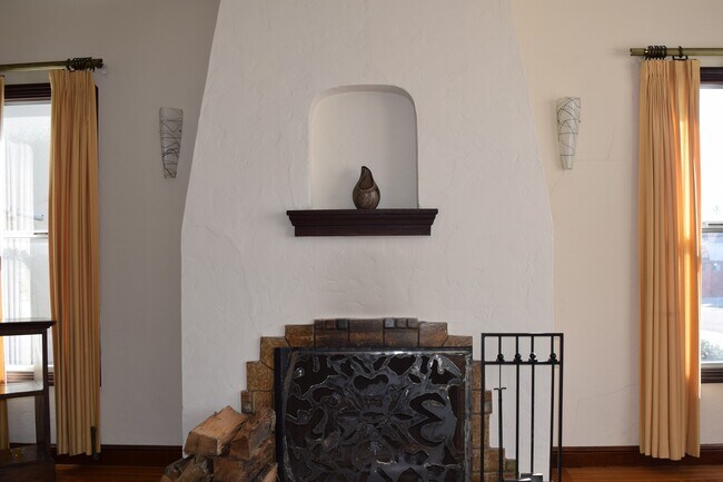 Living Room Fire Place - 10500 Beverly Ave