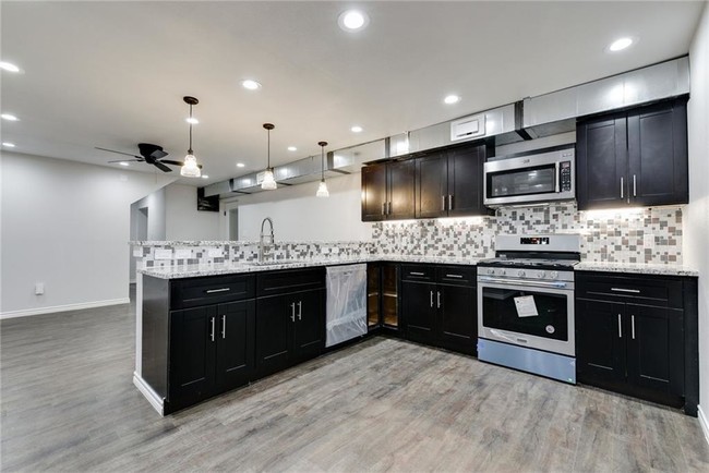 Building Photo - 902 Terrell Hill Dr