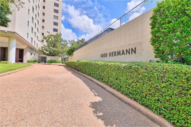 Building Photo - 1400 Hermann Dr