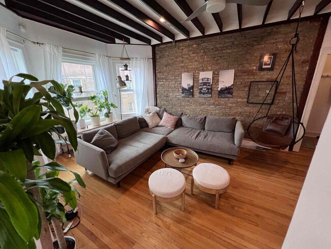 Photo - 541 W Addison St Apartment