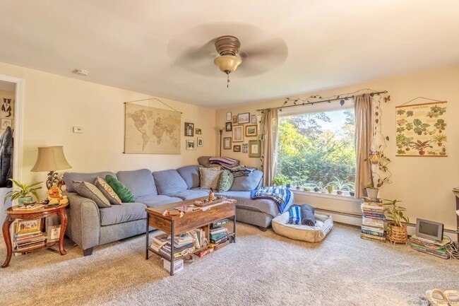 Sala de estar - 6 Russell Ave