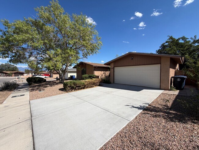 Foto del edificio - 5812 Brahma Dr NW