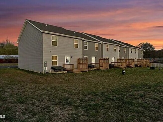 Building Photo - New 4BR/3.5BA Townhome in Meadowview – Modern Living in a Peaceful Historic Setting Near Emory & ...