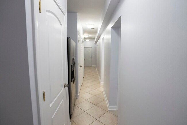 Foto del edificio - 2416 N Greenview Ave