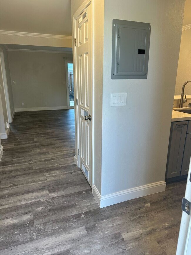 Foto del edificio - 2 Bed 1 Bath Available NOW!!! Washer/Dryer...