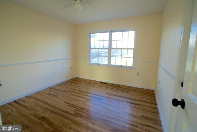 Building Photo - 308 Yale Dr