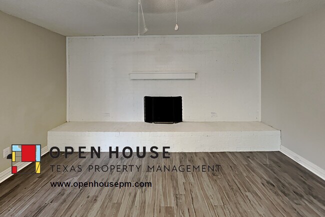 Building Photo - 4701 Crestmont Ct, Arlington