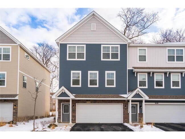 Foto del edificio - 9642 Olive Ln N