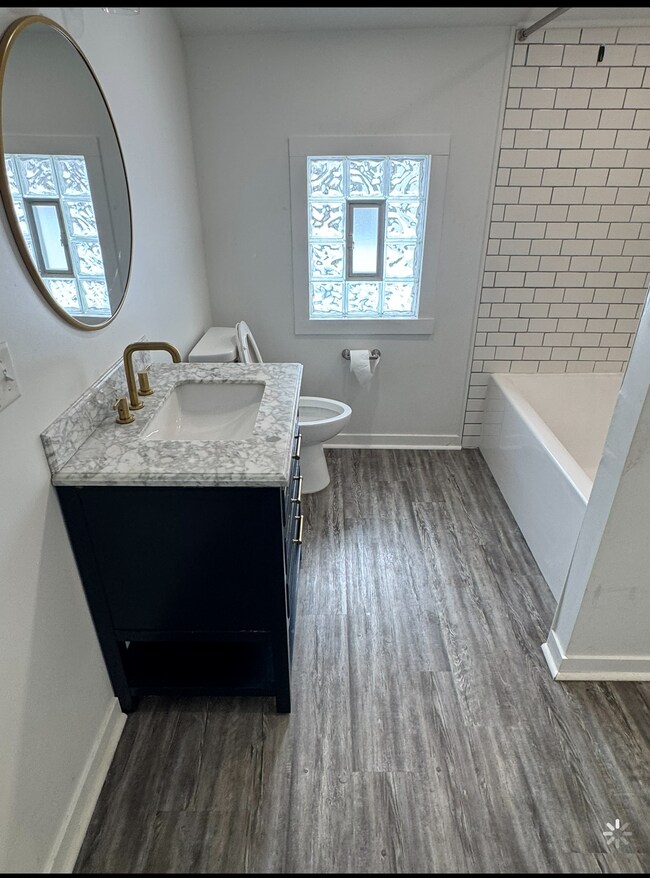 Baño - 529 McCourtie St