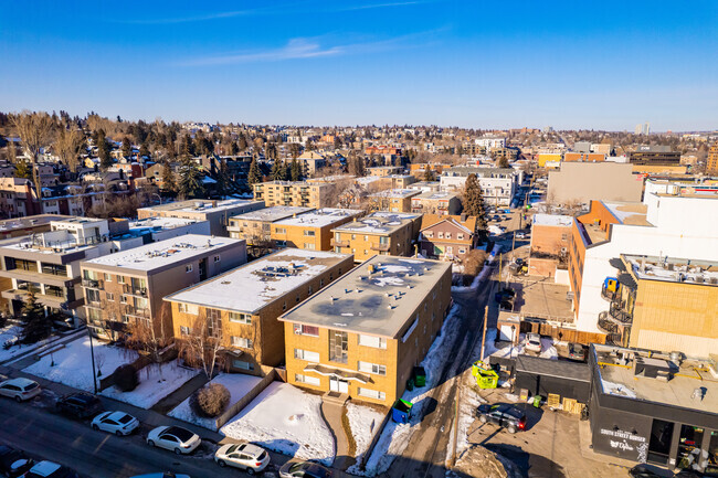 Aerial Photo - 1711 Mount Royal Apartments