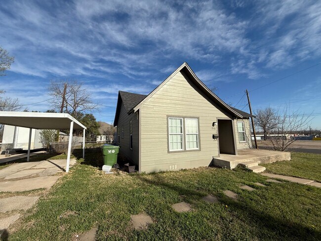Foto del edificio - Charming 2-Bed, 1-Bath Home in the Heart of Waco!