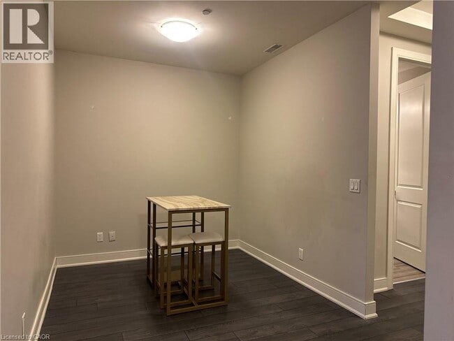 Photo du bâtiment - 150 Main St W