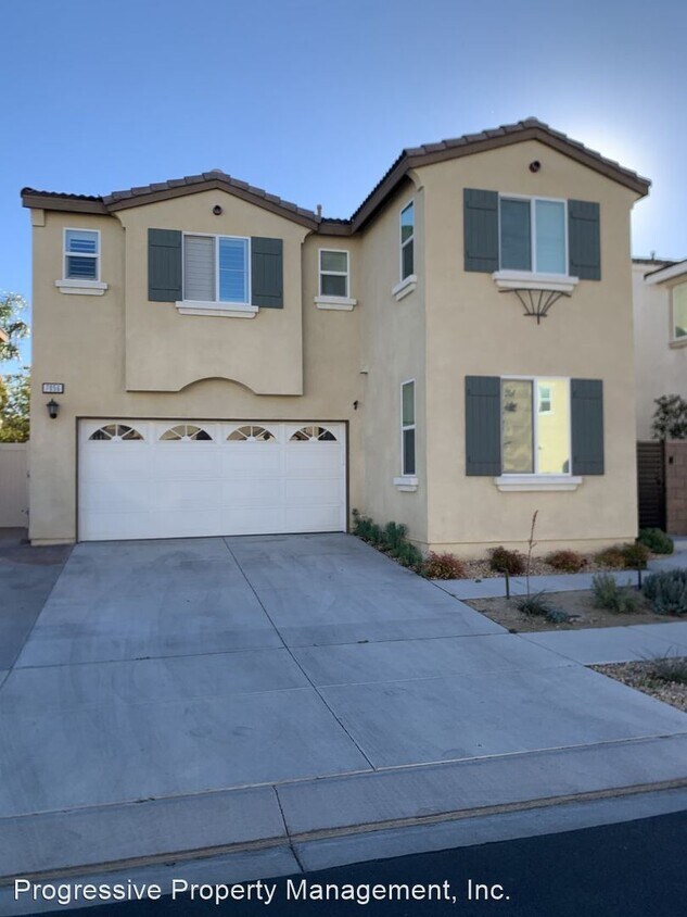Foto principal - 4 br, 2.5 bath House - 7056 Stratus St