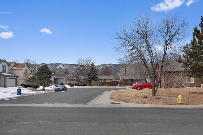 Building Photo - 3 Bedroom 2 1/2 Bath Ranch in West Fort Co...