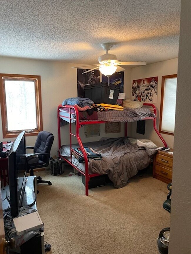 Foto del edificio - Spacious 3 bedroom in quiet country setting.