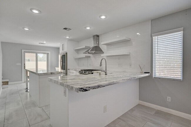 Foto del edificio - Fully Remodeled 3 Bed/ 2.5 Bath Home For Rent