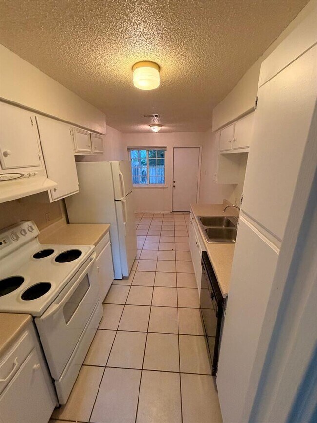 Foto del edificio - 3405 Willowrun Cove