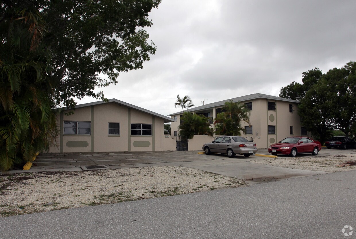 Primary Photo - 4816-4818 Palm Tree Rd