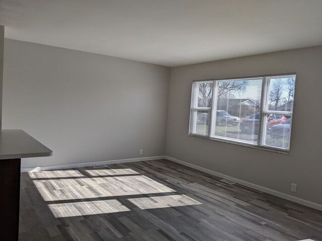 Building Photo - 2 Bedroom Brick Duplex North Terre Haute