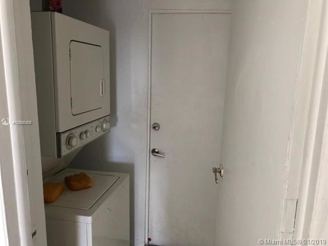 Foto del edificio - 2431 Plunkett St