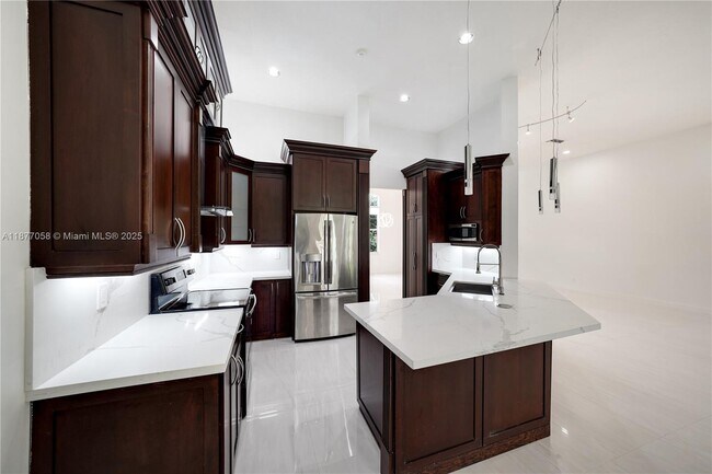 Foto del edificio - 2527 Jardin Dr