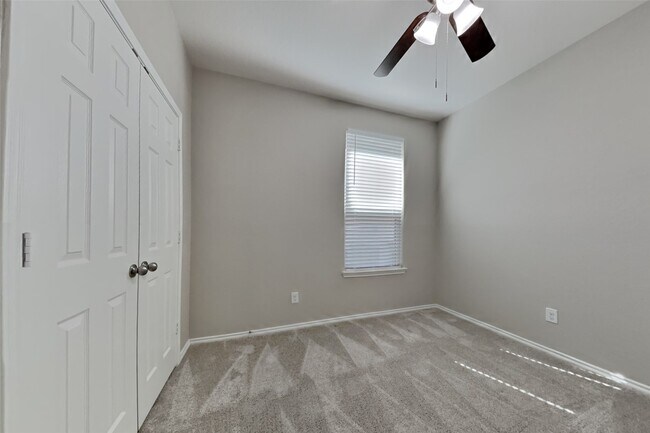 Foto del edificio - 4295 Roaring Timber Dr