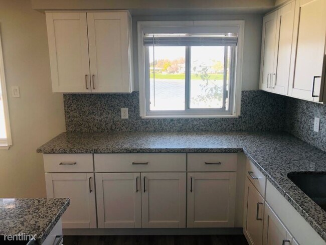 Building Photo - 2 br, 1 bath Condo - 1615 Marina Ct H Unit H