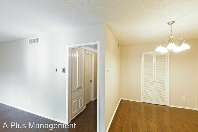 Building Photo - 1 br, 1 bath House - 7700 Meadow Road #215