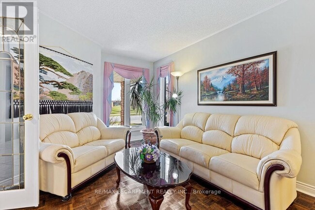 Building Photo - 5100 Fallingbrook Dr