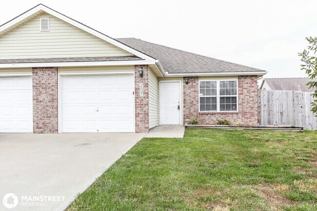 Building Photo - 207 Golfview Dr, Pleasant Hill, MO 64080