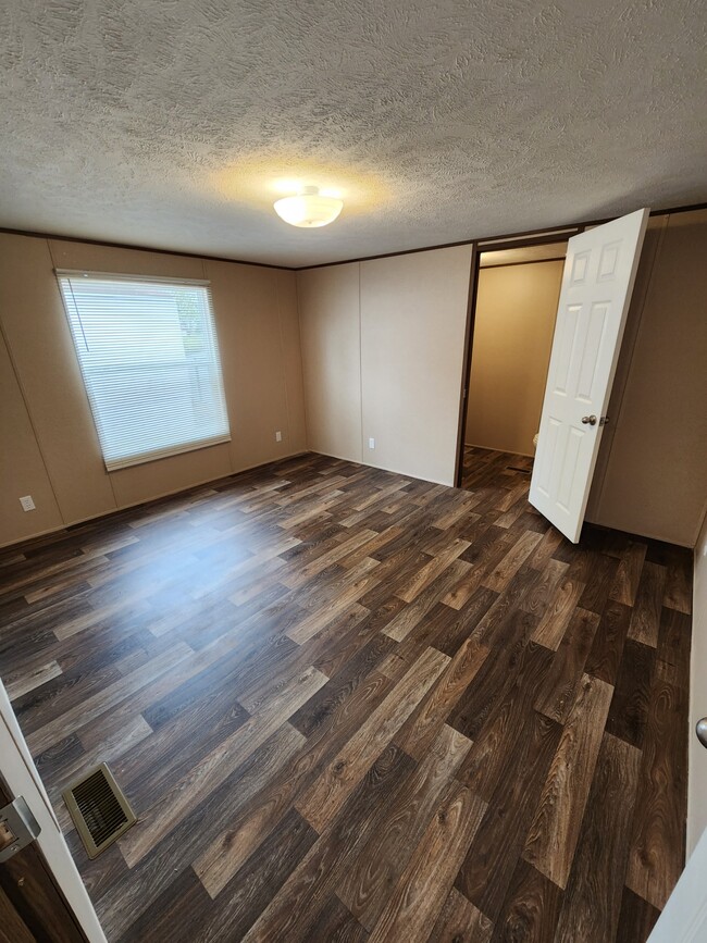 Foto del edificio - 2408 Park Edge Way