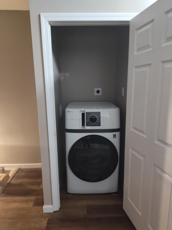 Foto del edificio - 96 Poquonock Ave