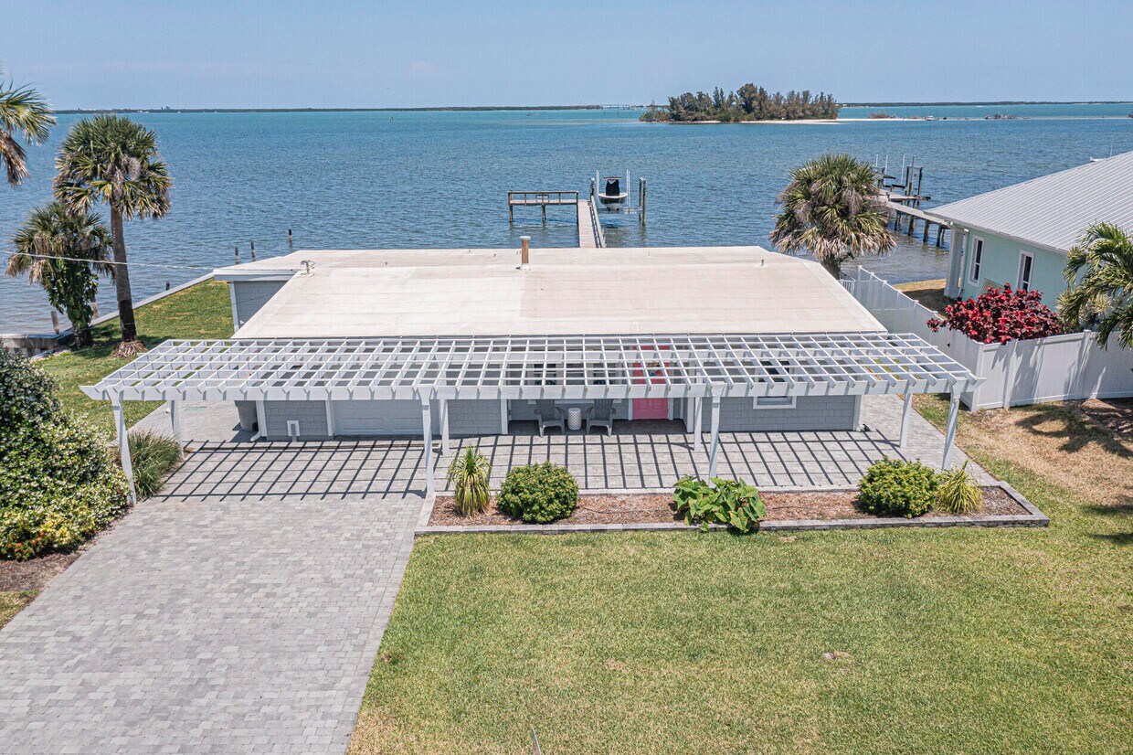 Primary Photo - 13630 N Indian River Dr