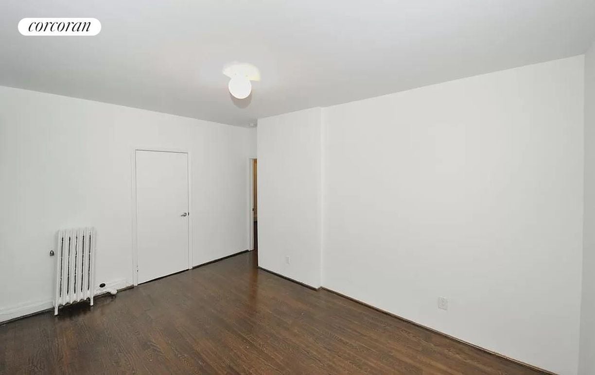 Primary Photo - 240 W 15th St