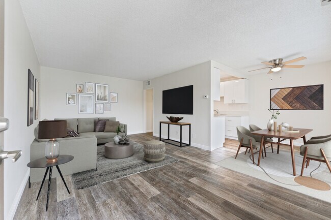 Building Photo - Casitas de Seville Apartments