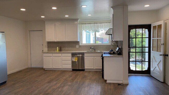 new kitchen - 1229 Norgate St