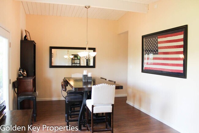 Foto del edificio - Single Story Home In Oceanside! Close to a...