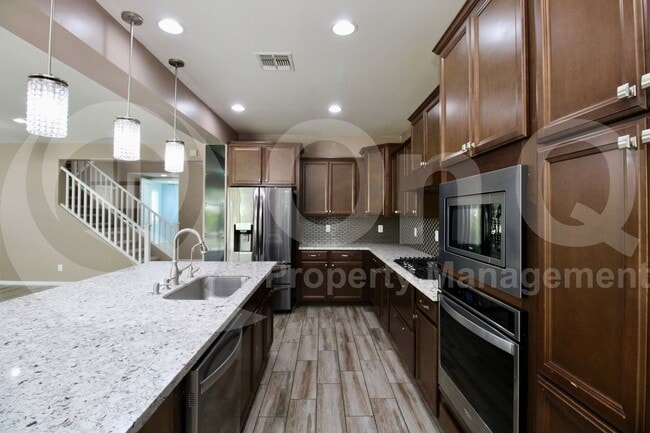 Building Photo - 3080 S Jasmine Dr