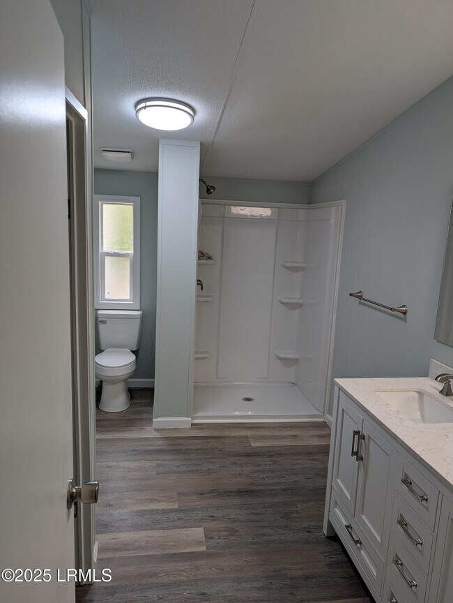 Building Photo - 5 Jillfer Ln