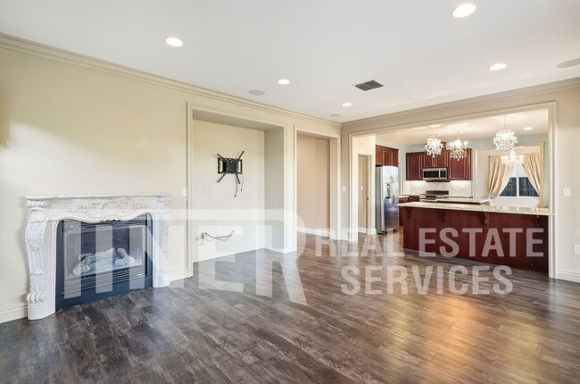 Building Photo - 3576 Hume St