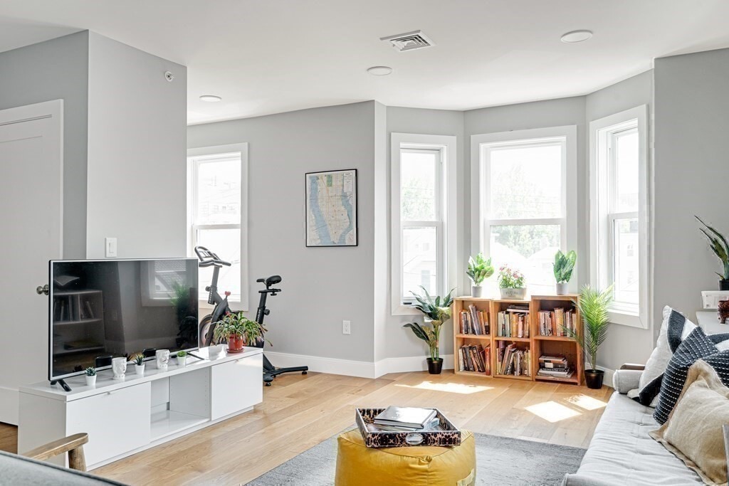 Primary Photo - 19 Plymouth St