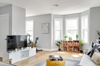 Building Photo - 19 Plymouth St