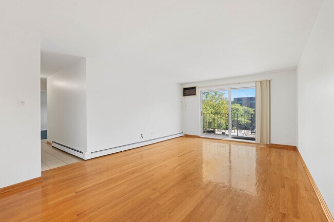 Foto del edificio - 8970 N Parkside Ave