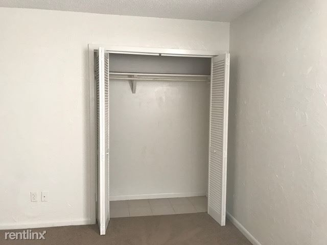 Building Photo - 3 br, 1 bath House - 401 N. Doris
