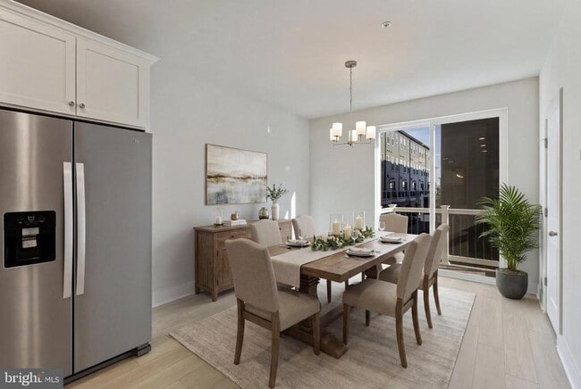 Building Photo - 2709 Light St