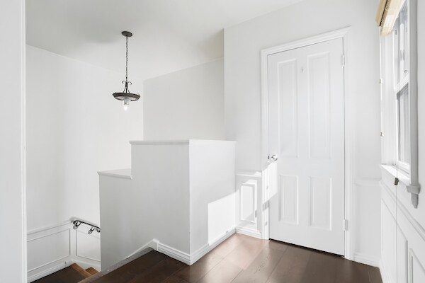 Entry Foyer/Coat Closet - 442 Kelton Ave