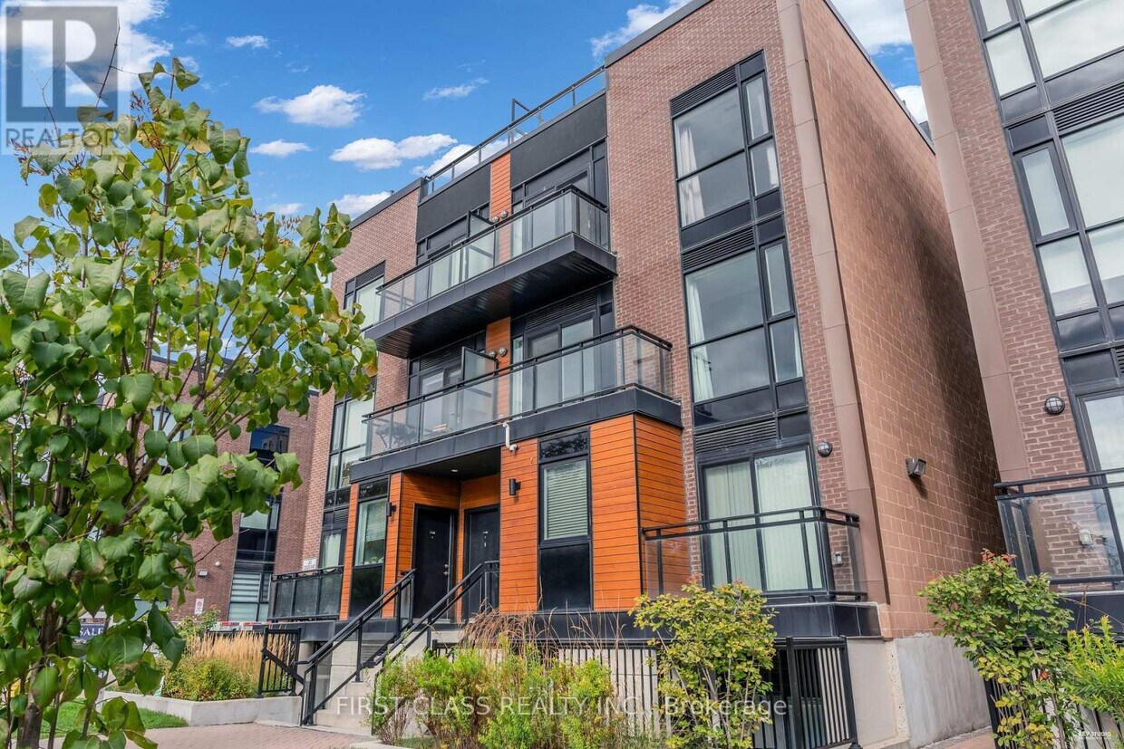 Primary Photo - 32 Coles Ave